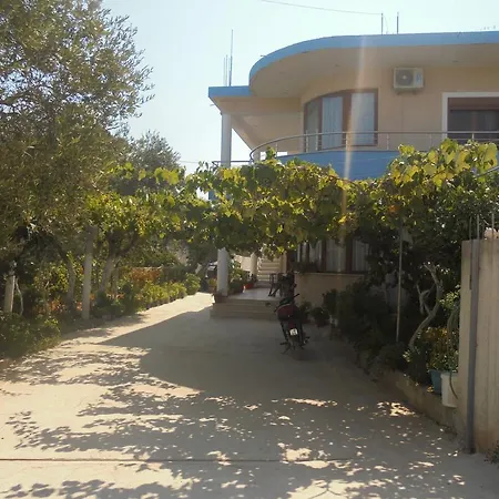 Vila Ferre クサミル
